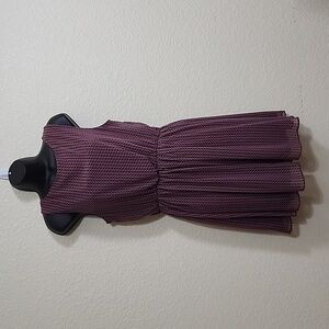 IZ Byer Casual dress, Burgundy with pattern design. Ladies size Large.